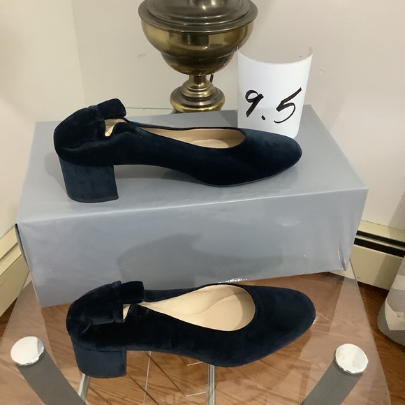 Everlane Velvet Day Heels - Picture 5 of 10